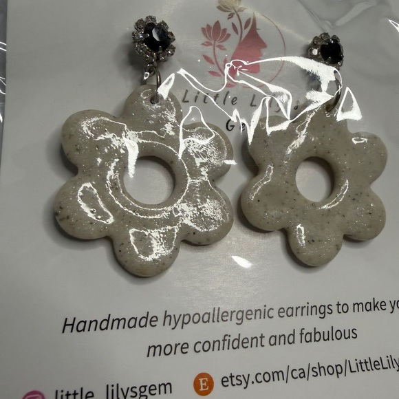 Handmade Natural Flower Earrings - Picture 5 of 7